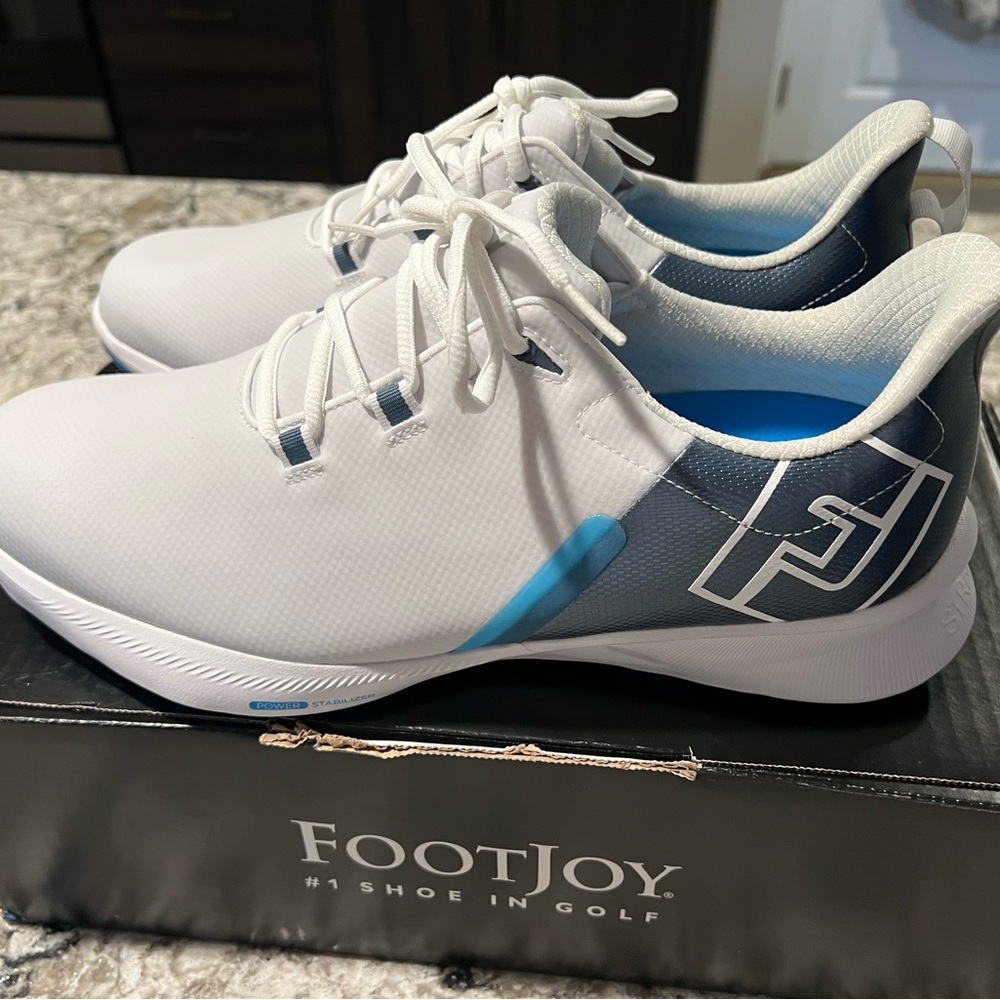 FootJoy Men’s White and Navy Golf Shoes size 11 NWB